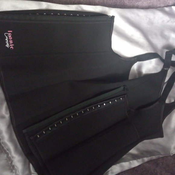 Iconic Curves - Picture 3 of 4